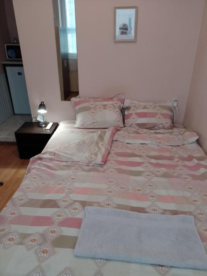 Top Center Apartment And Rooms Варна Екстериор снимка